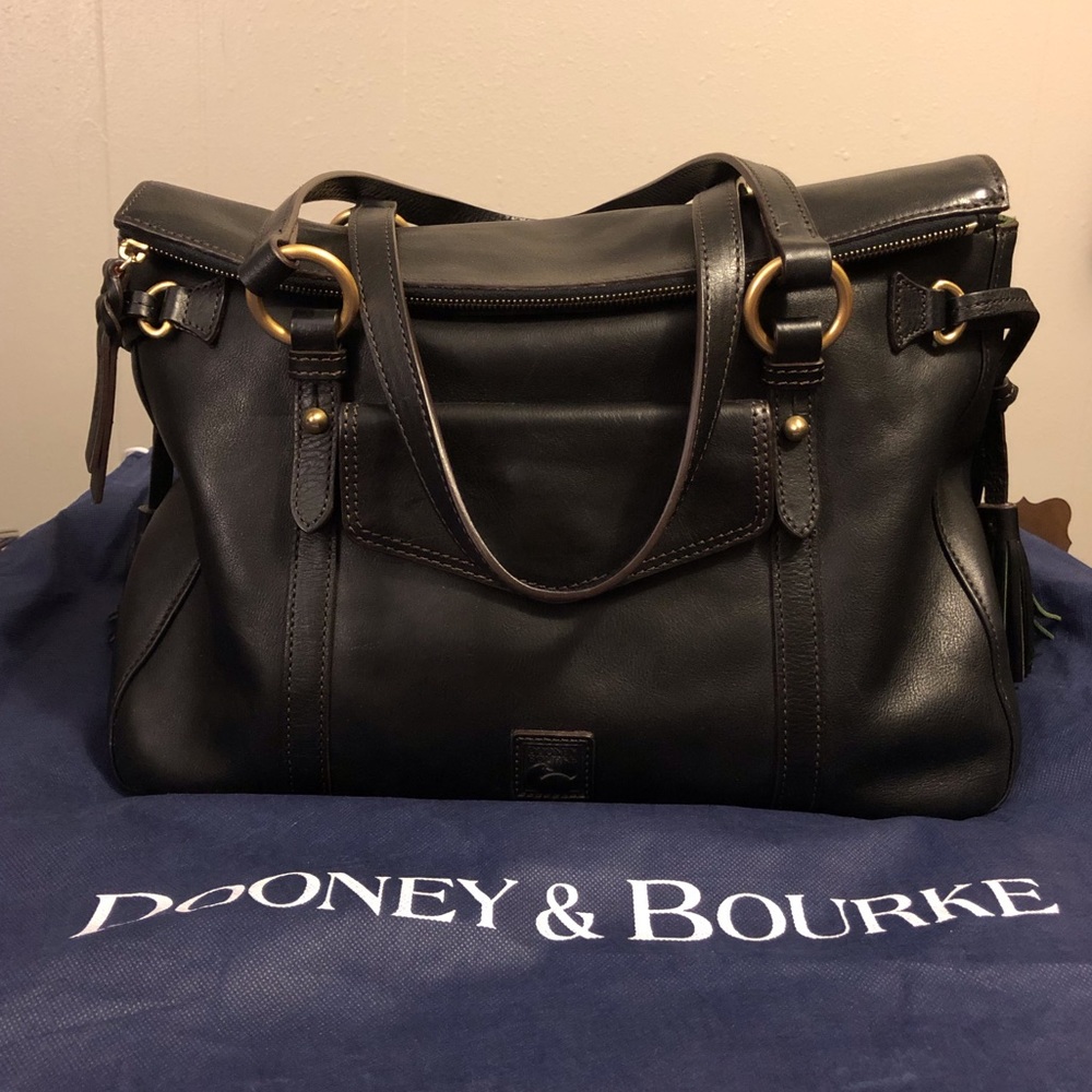 EUC Dooney & Bourke Florentine Smith Bag in Black